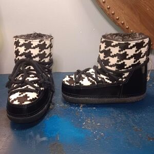 Ikkii Black and White Hounds Tooth Pony Hair And Shearling Boots